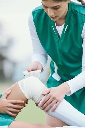 popping sound in knee acl injury